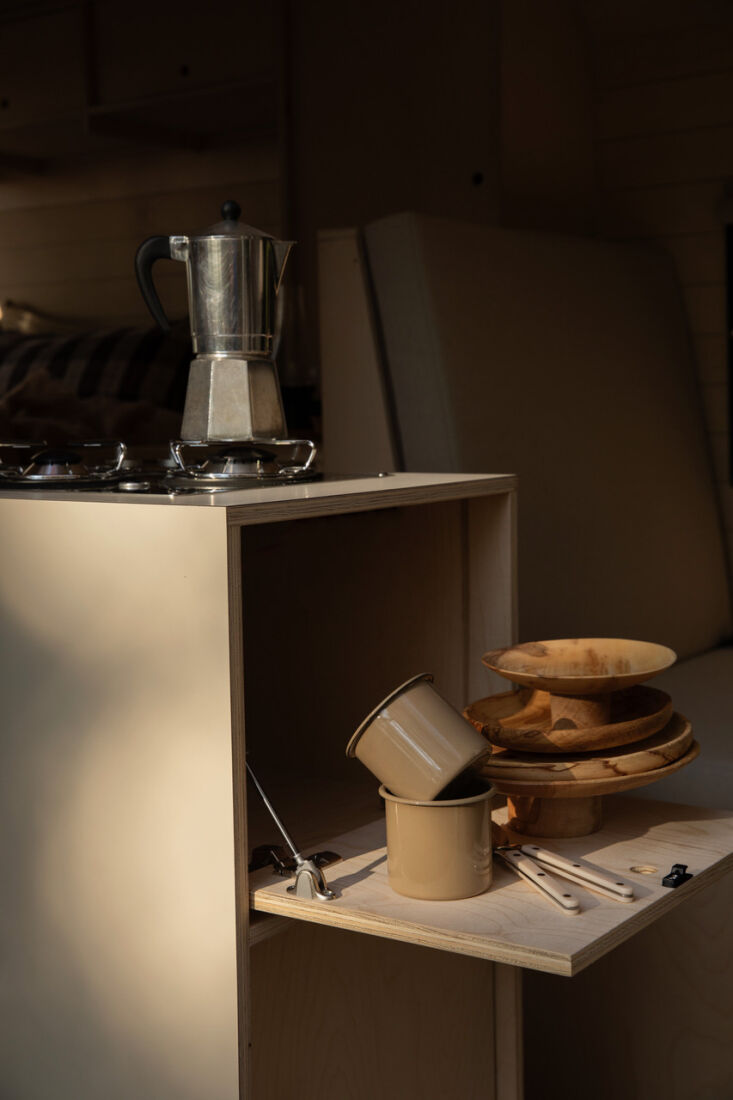 camp en co\2\17;s wooden bowls are hand turned by bob krijnen, who also 23