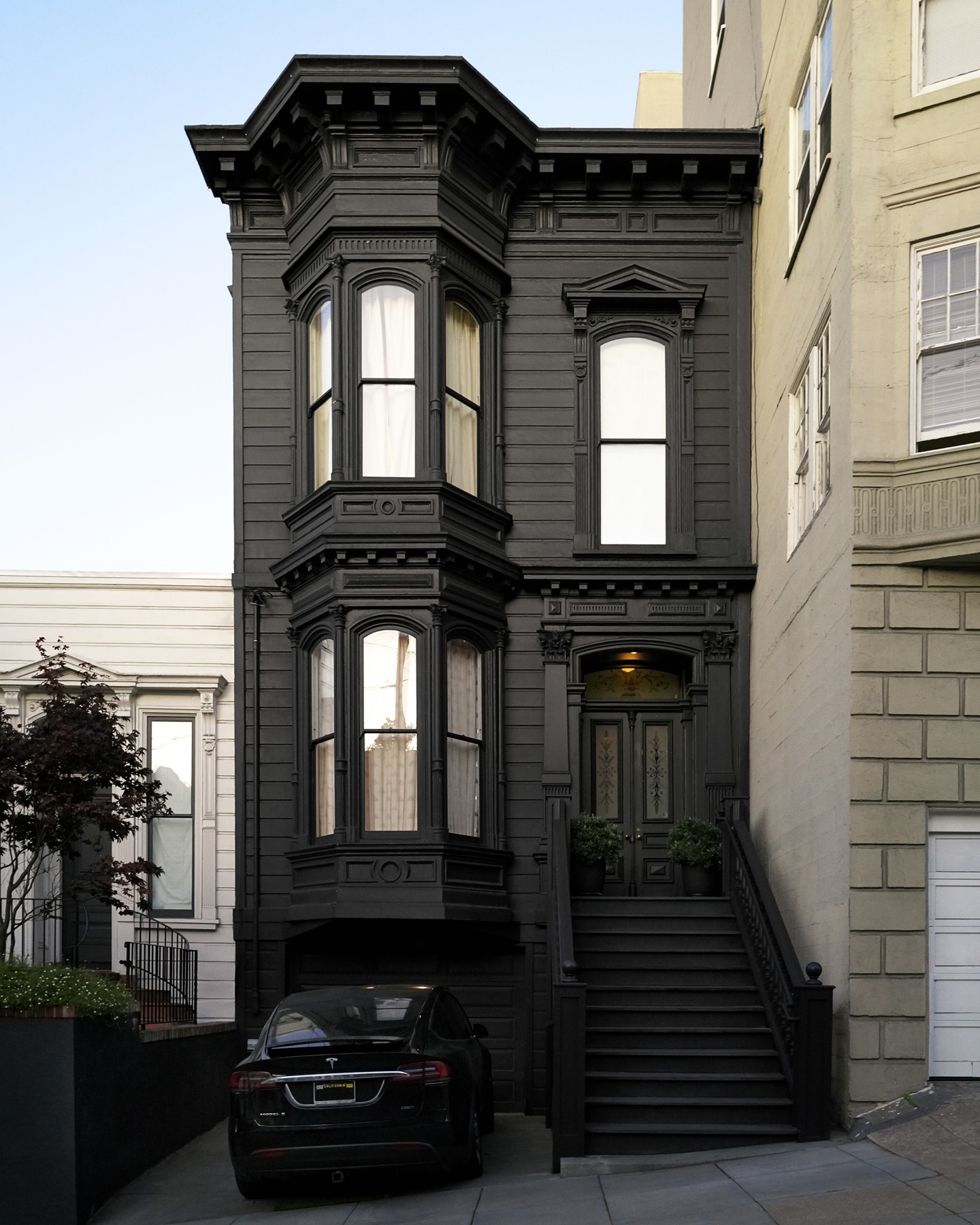 10 Easy Pieces: Architects' and Designers' Favorite Black Paint Picks