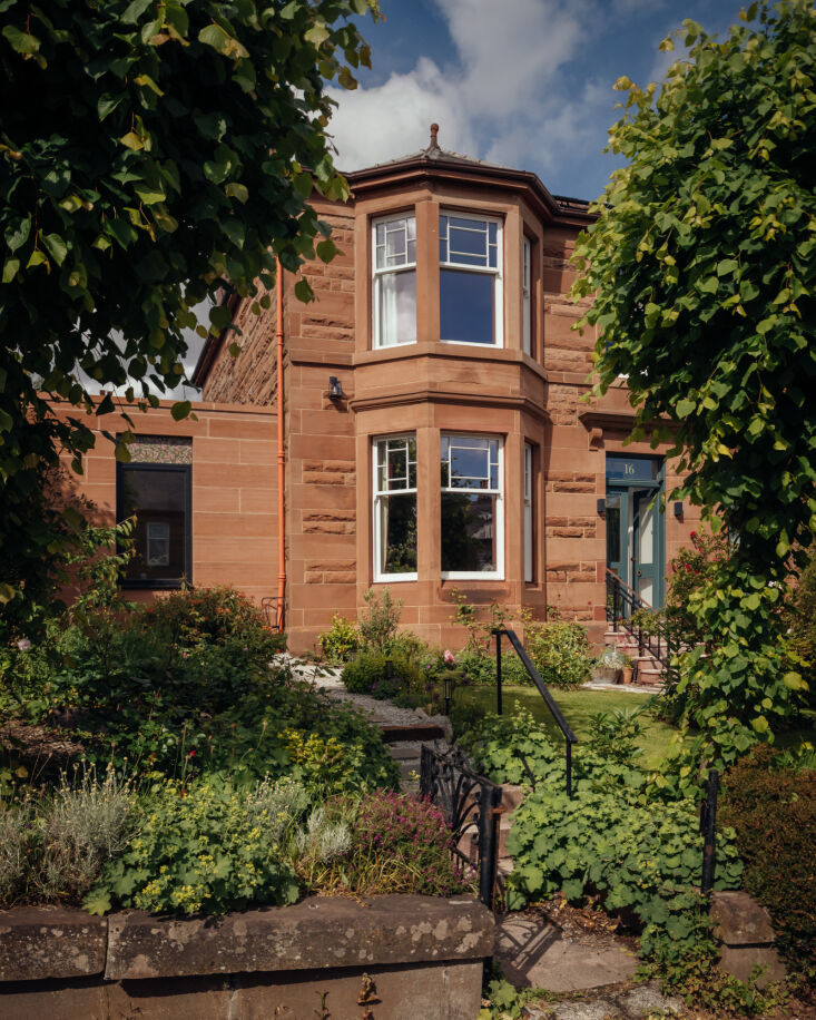 James y Fenella quieren probar una casa tradicional, lo que hace 17
