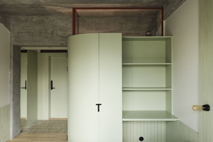 curved timber wardrobe doors were shaped by the team on site. 25