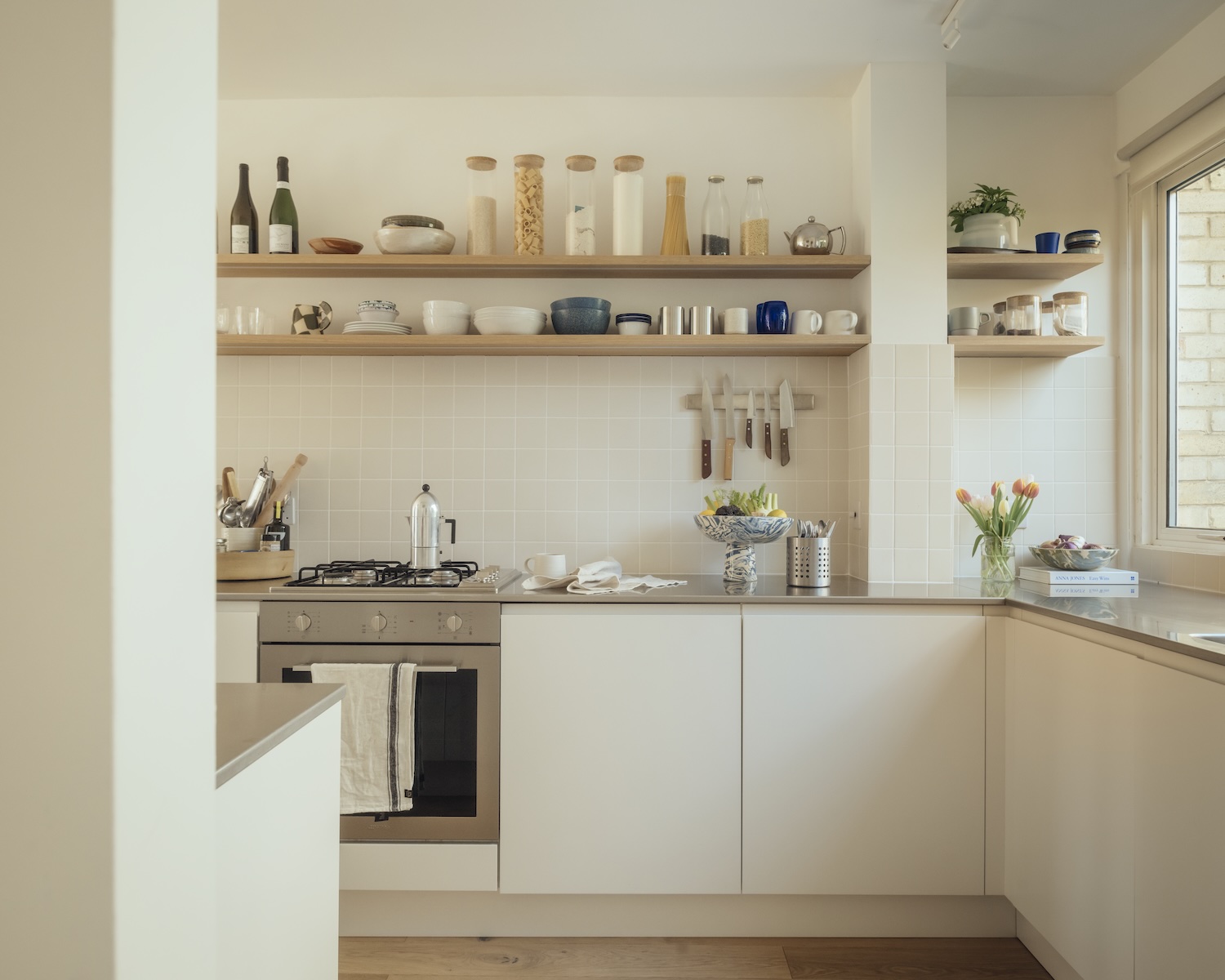 the luca white handleless kitchen cabinet \2\20;carcasses and doors& 20