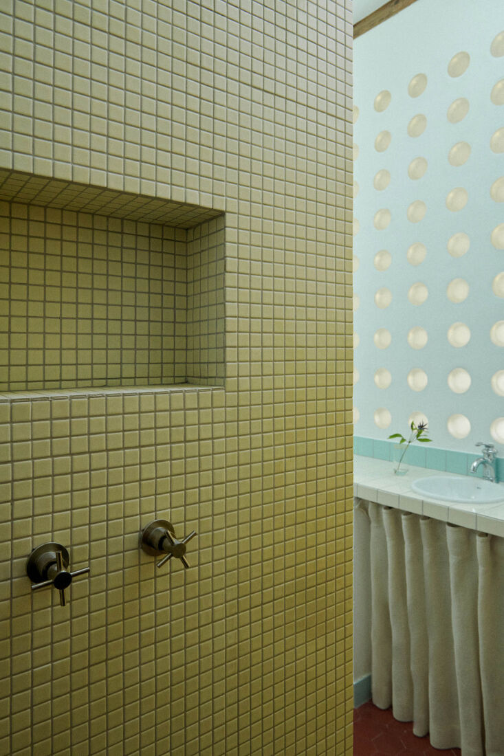square tiles and round glass blocks in the attic bathroom. 24