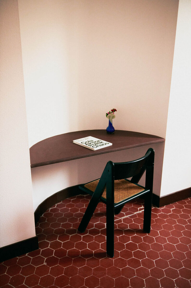 in another bedroom, a curved wall serves as a desk. 29