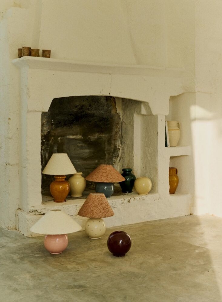 El tejido de cada pantalla procede de la empresa textil sueca Astrid. No 17