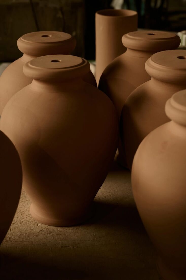 La colección incluye dos portalámparas, Tondo y Alto (en la foto), en forma de 18