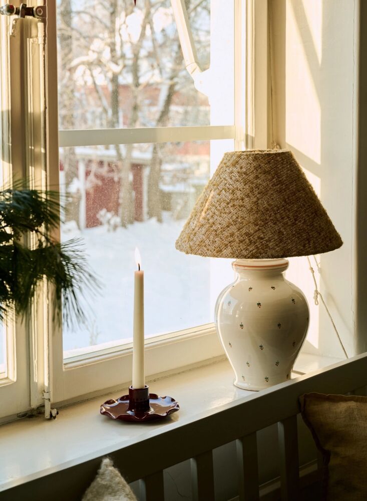 La forma de la lámpara alto es deliberadamente elegante y solemne; cinco personas 21