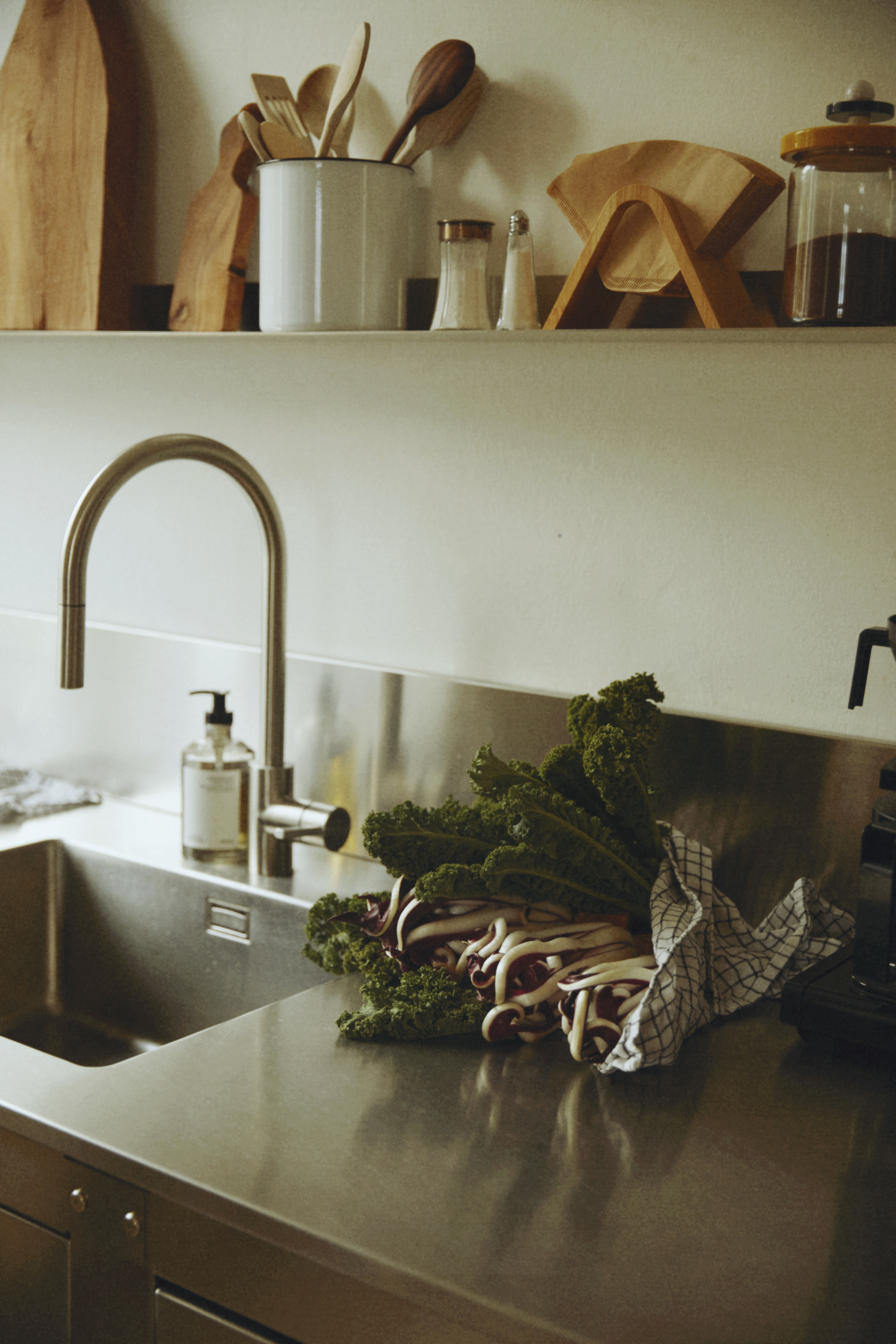 Fregadero integrado de acero inoxidable (modelo Francia) y detalles de grifería Franke. 19