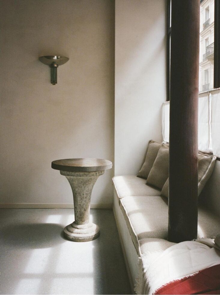 El diseñador trabaja con varias galerías de antigüedades para conseguir piezas únicas como 18