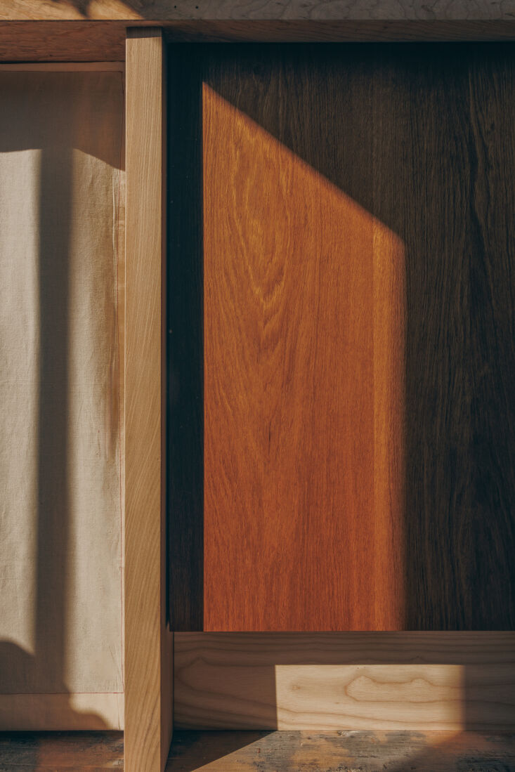 Las líneas limpias y los planos permiten que la madera brille. \2\20;Eso fue 19 años