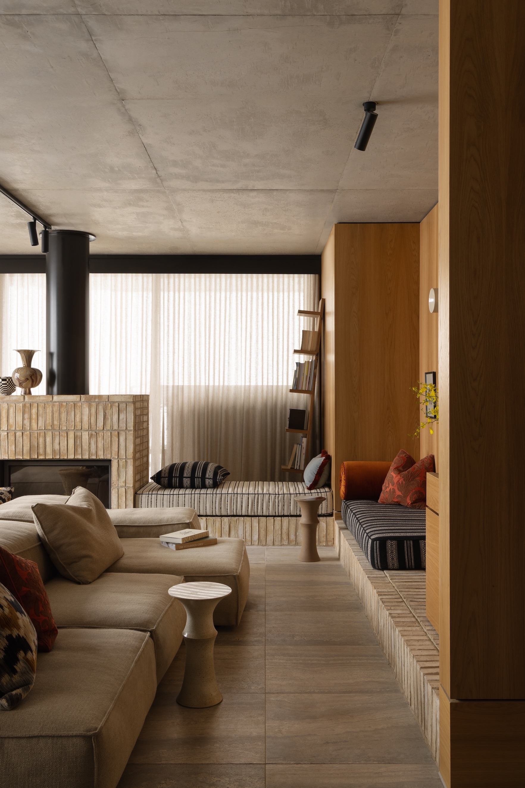 brem describe su trabajo en la casa como 