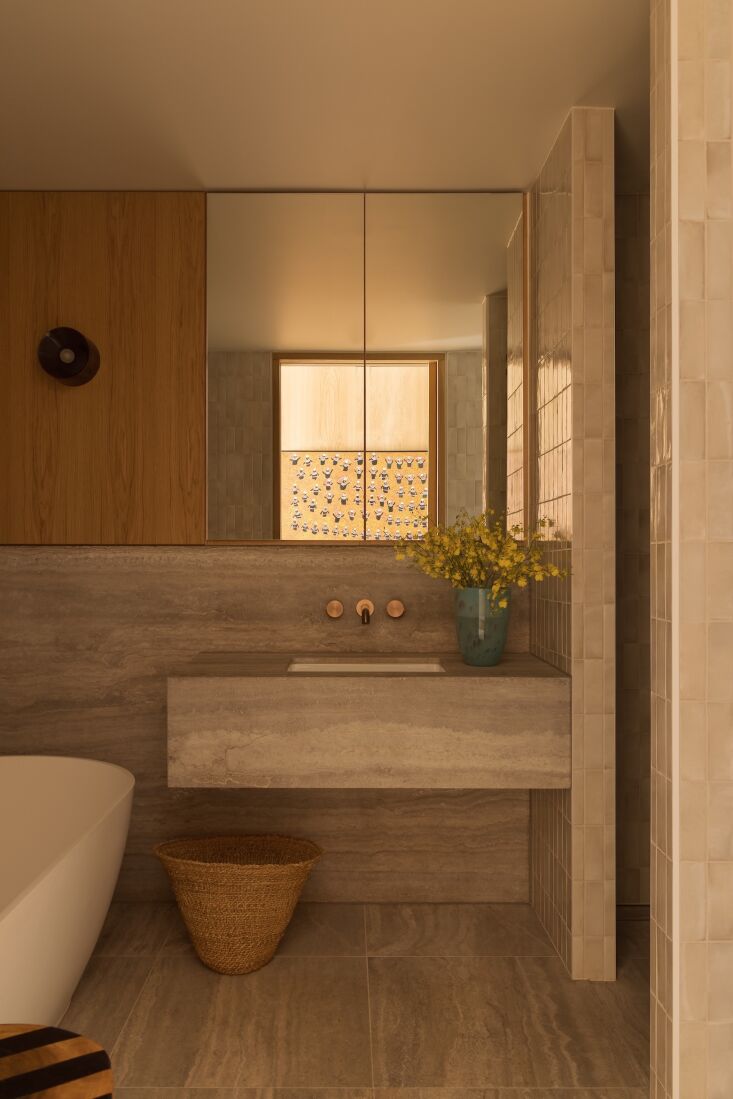 travertine and white tiles in the main bath. 25
