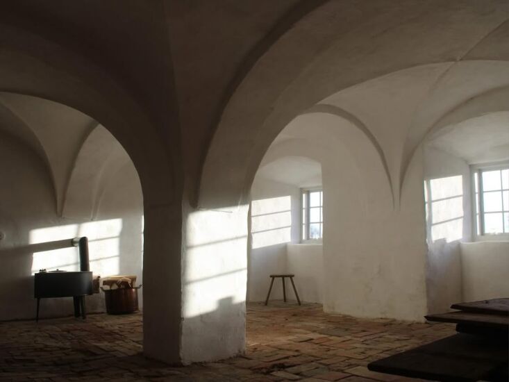 in the \18th century, the complex was adapted into a baroque manor without eras 29