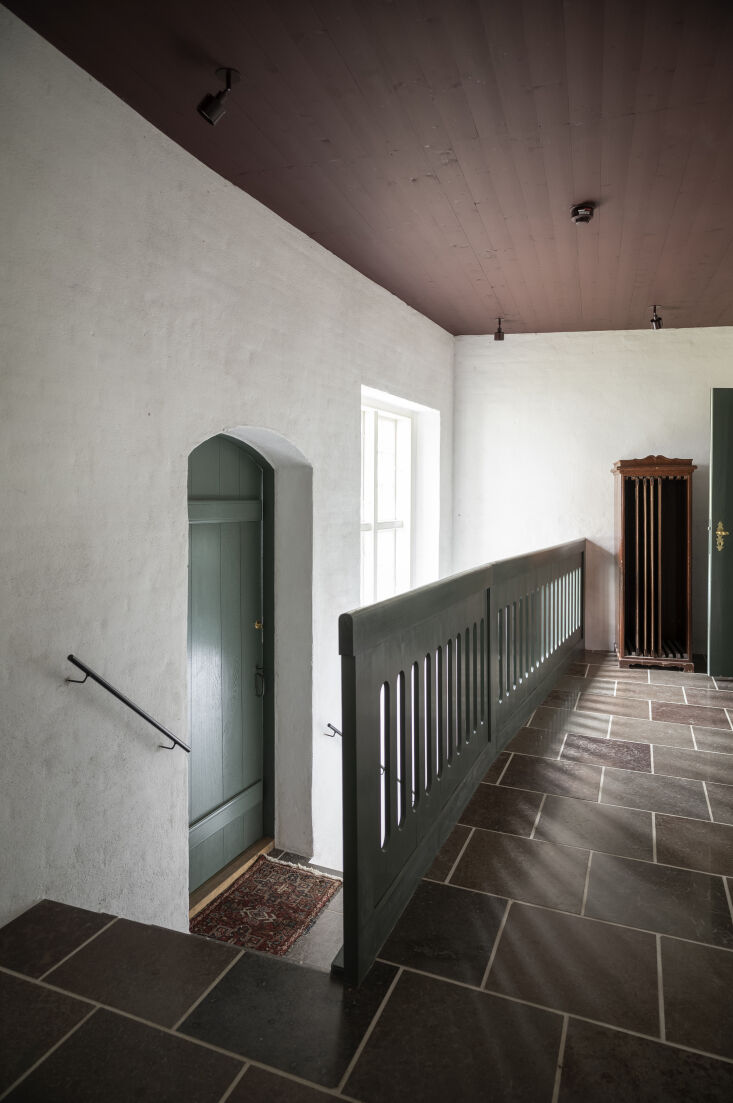 Los pisos originales de piedra y ladrillo se conservaron en la medida de lo posible y se reemplazaron por 21