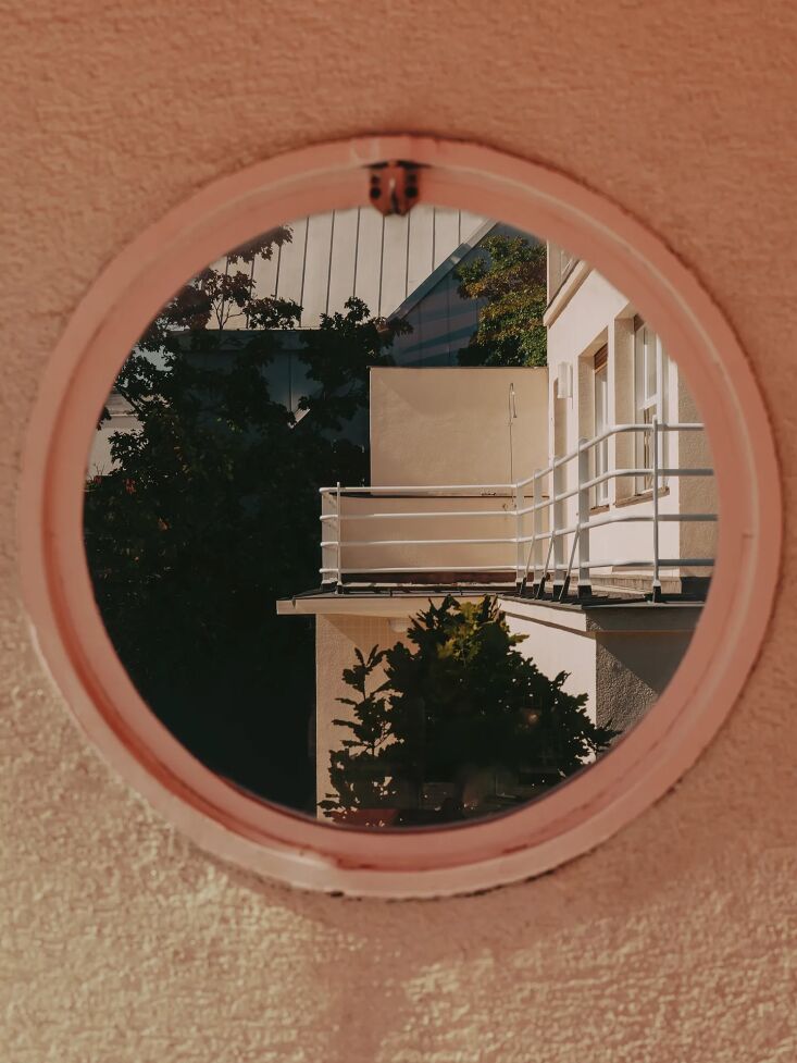 reminiscent of ship building and the sanatoriums of the era, a porthole window 28