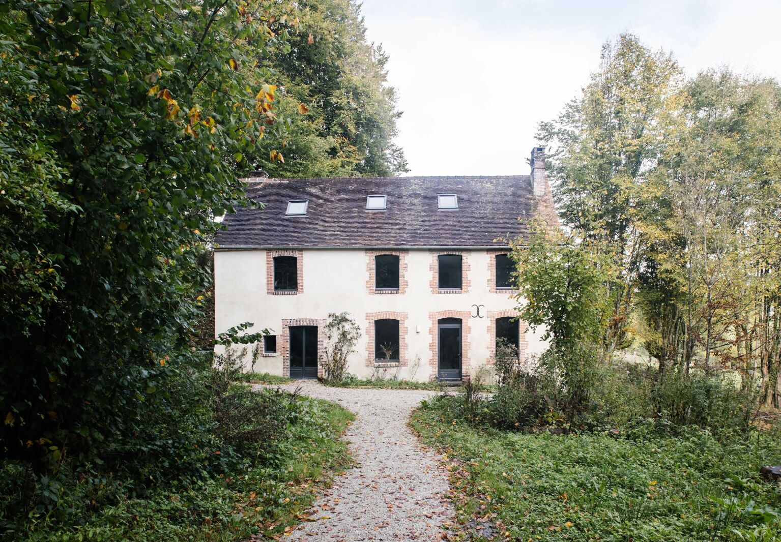 les ateliers permanents tellieres stone house detail 4  