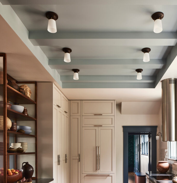 Arriba: Diseñadores como la interiorista Becky Carter suelen utilizar Maclaren Fixt 17