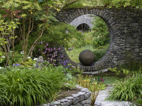 moon gate  