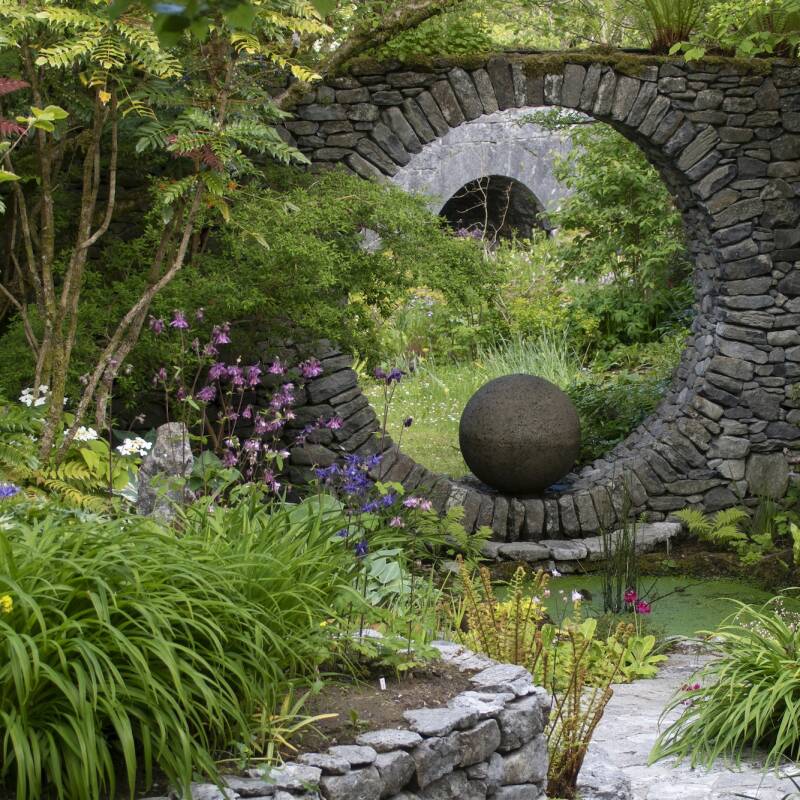 moon gate  