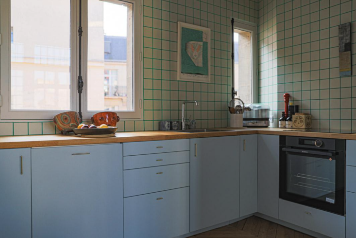 the semi open kitchen at \17 parc monceau appears to be newly updated; €\1,68 28