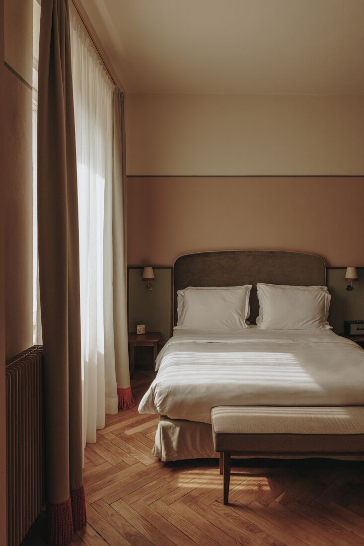 upholstery throughout the guest rooms remains simple but opulent, bringing in v 30