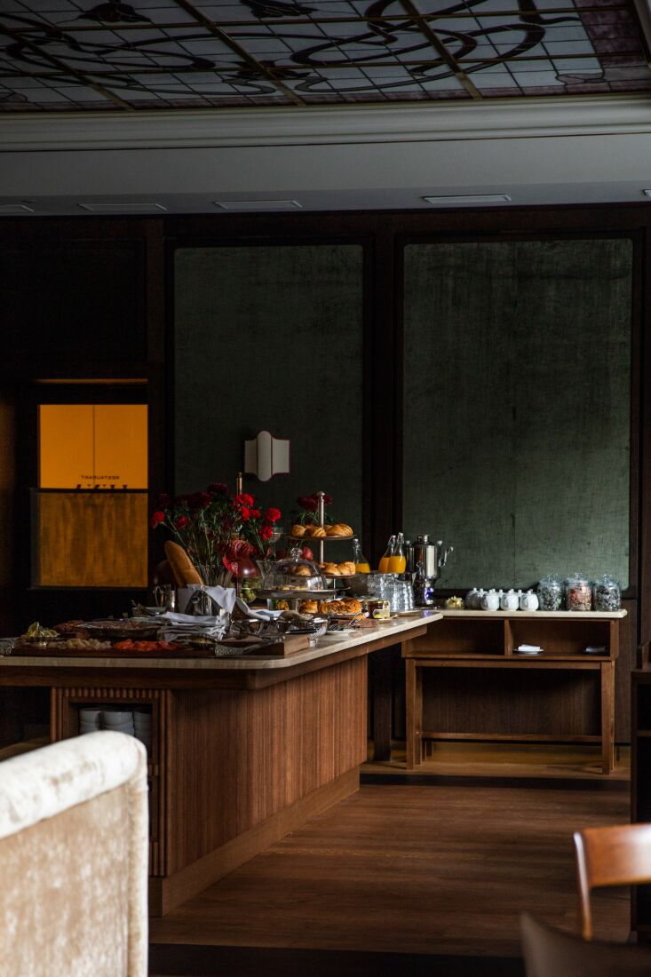 el restaurante luna está equipado con iluminación personalizada de biquadra by design t 22