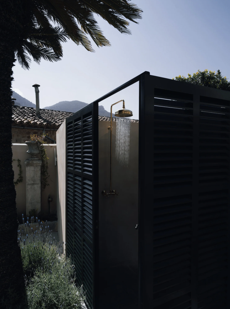 toni outdoor shower 1