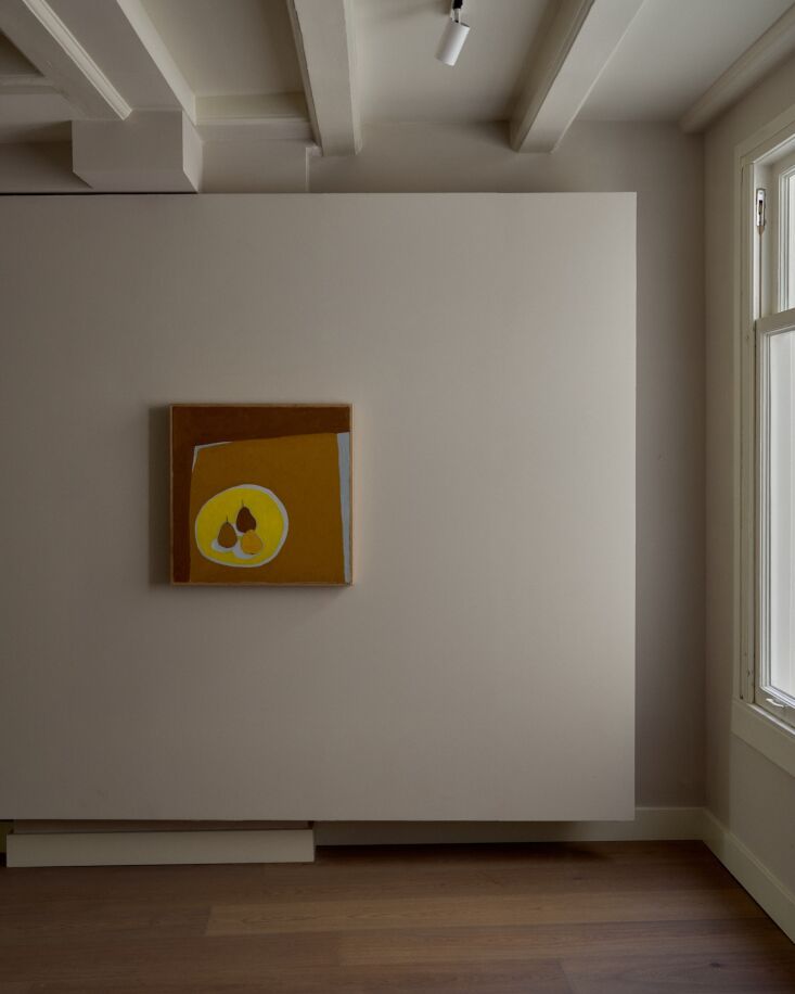 lara voce\2\17;s \2\20;three yellow pears\2\2\1; hangs on 29