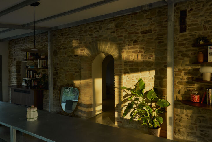 Ampliación de las zonas comunes de la planta baja. veintiuno