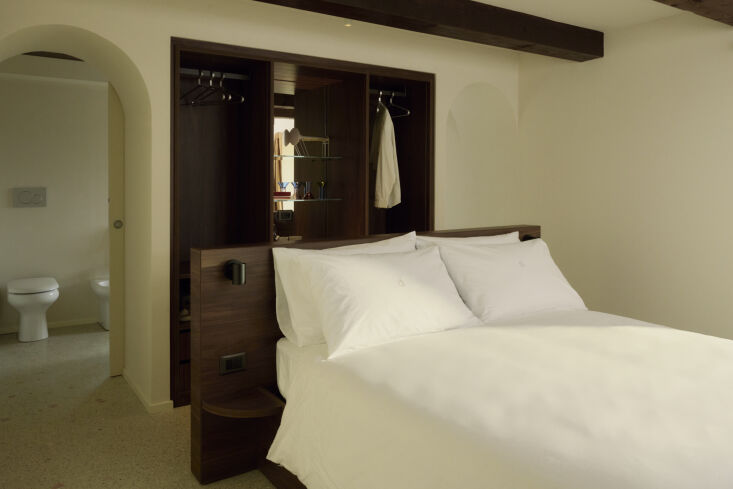 bed linens with custom embroidery are from dalfilo. 24