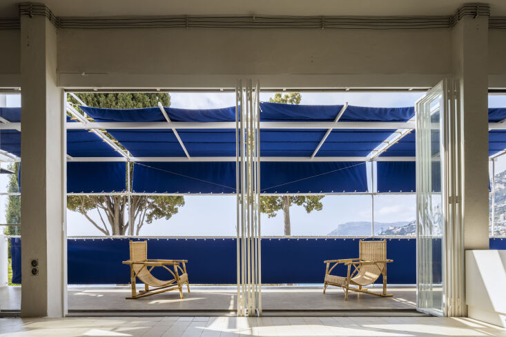 the villa was built in collaboration with romanian architect jean badovici. whi 18