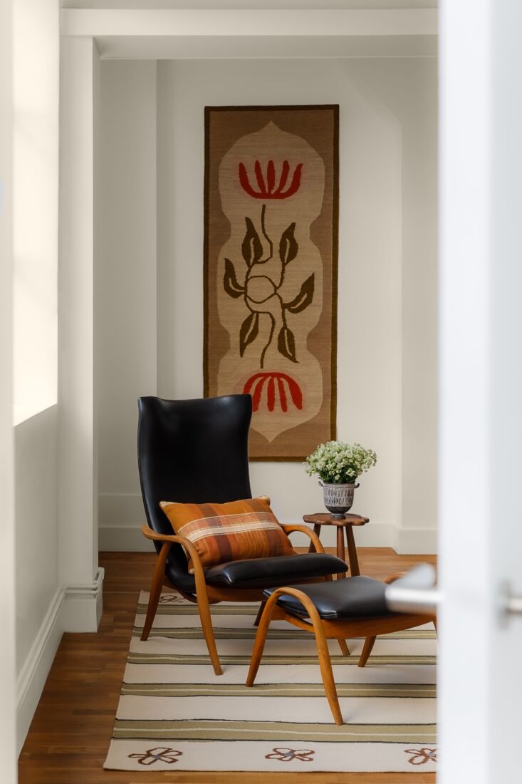 La isla en la pared es una variación de Lucie, como se muestra arriba. Encaje ru 23