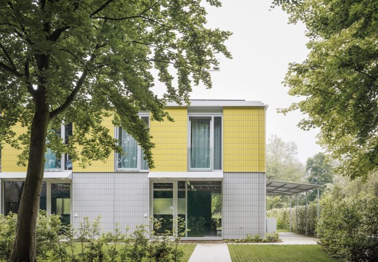 eva and maria combined holiday rentals and eva maria fashion studio designed by studio moto in varsenare belgium photo by stijn bollaert 2a  