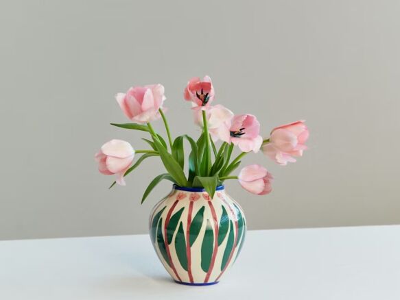 Omi Vase portrait 4 7