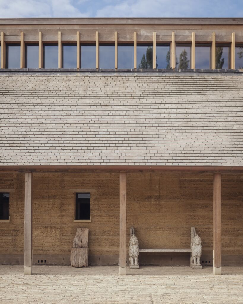 House of the Earth: A Rammed-Earth Country House in Wiltshire by Tuckey ...