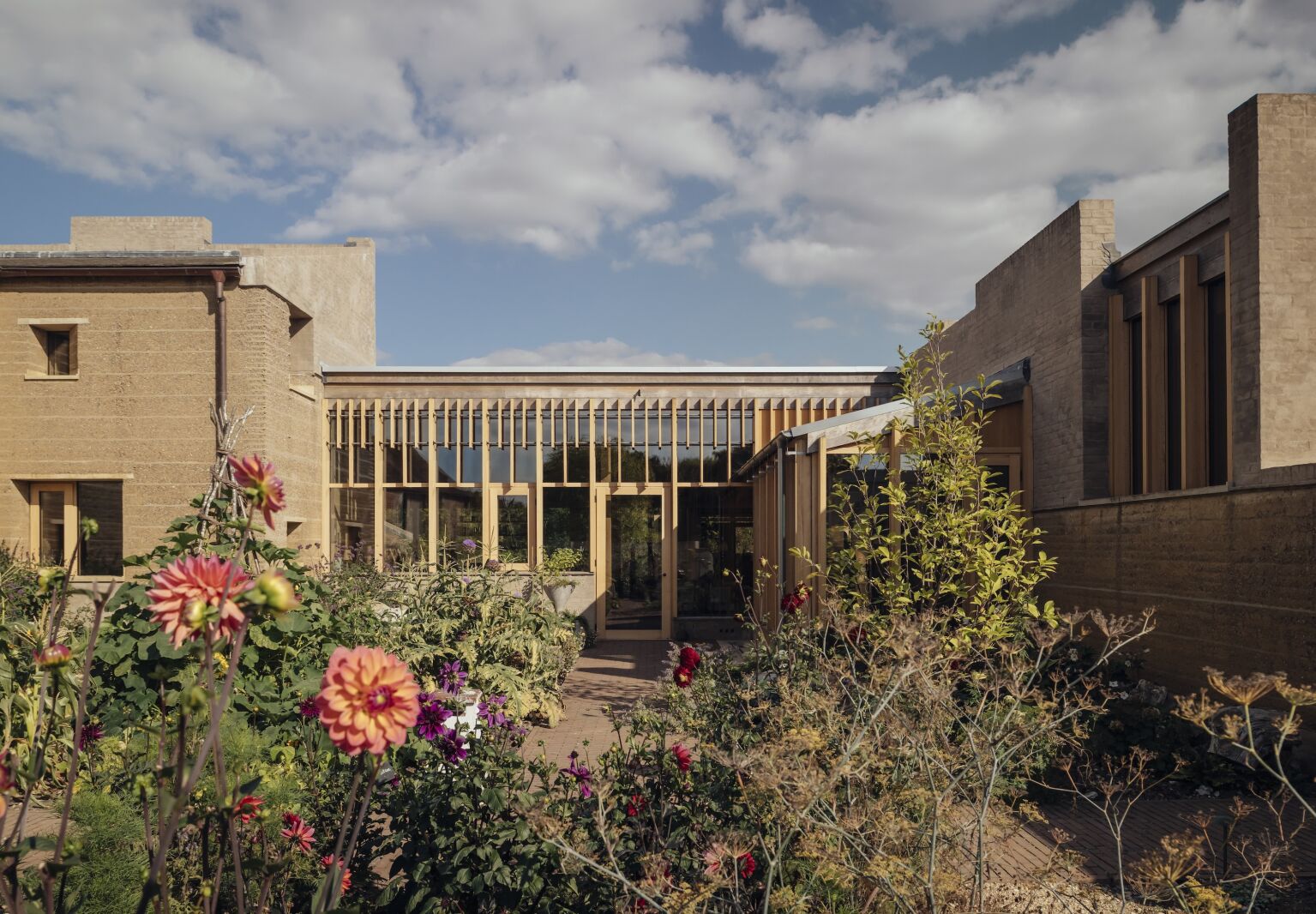 tuckey design studio rammed earth house 4  