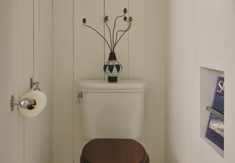 Remodelista Reconnaissance: A Painted Vase in a Shelter Island Cottage