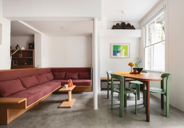 A Compact, Rietveld-Inspired London Apartment by Studiomama