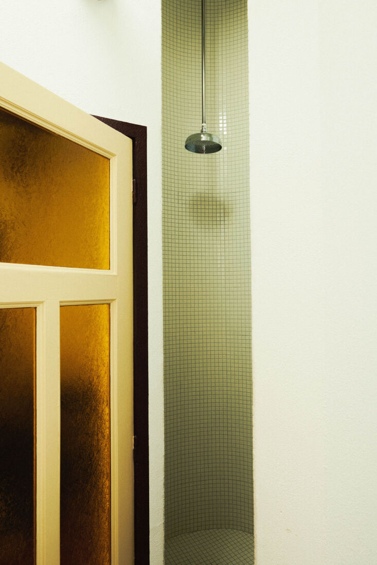 the architects made clever use of the reverse side of the living room\2\ 26