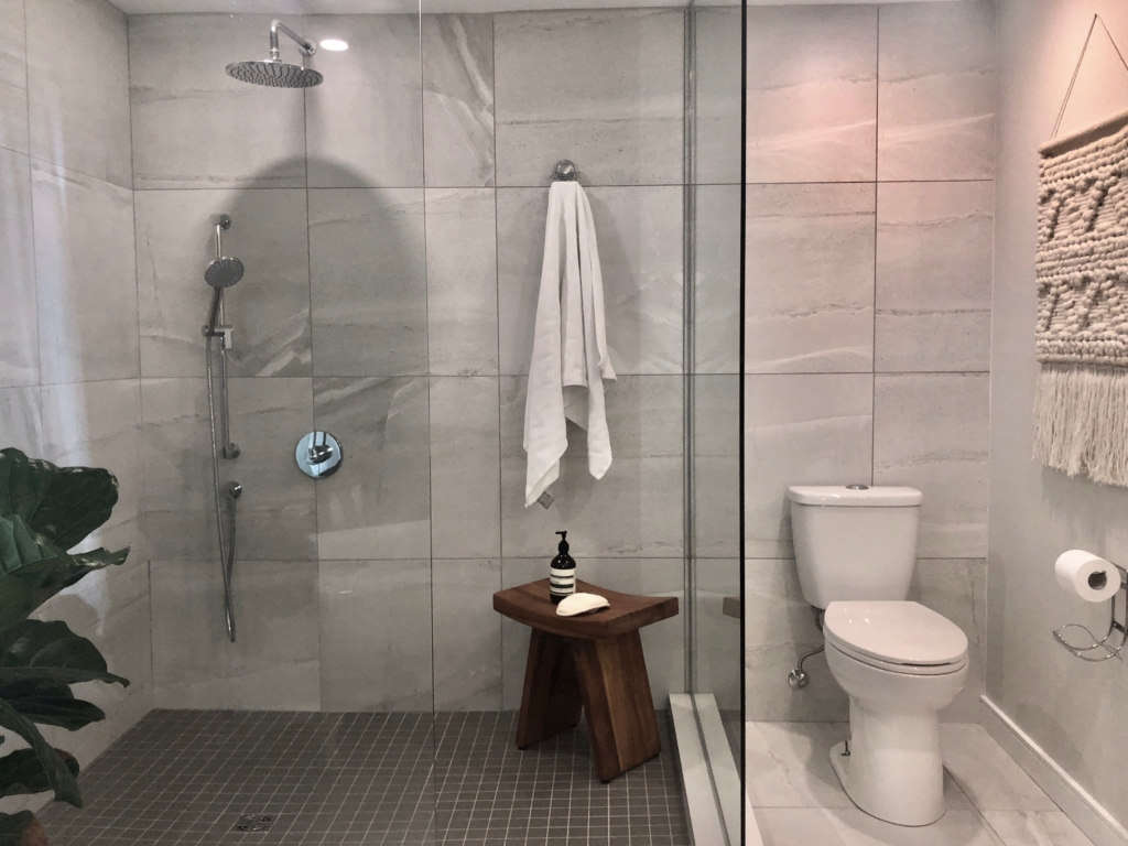 modern farmhouse bath   shower 11
